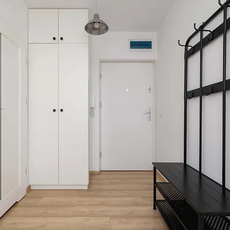 Stylish Dietla With Balcony In By Renters アパート