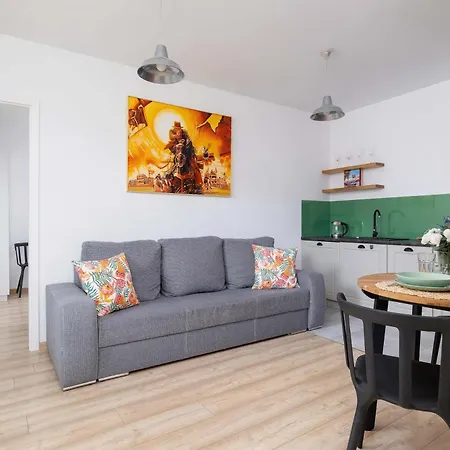 Stylish Dietla With Balcony In By Renters アパート