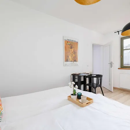 Stylish Dietla With Balcony In By Renters Апартаменты *
